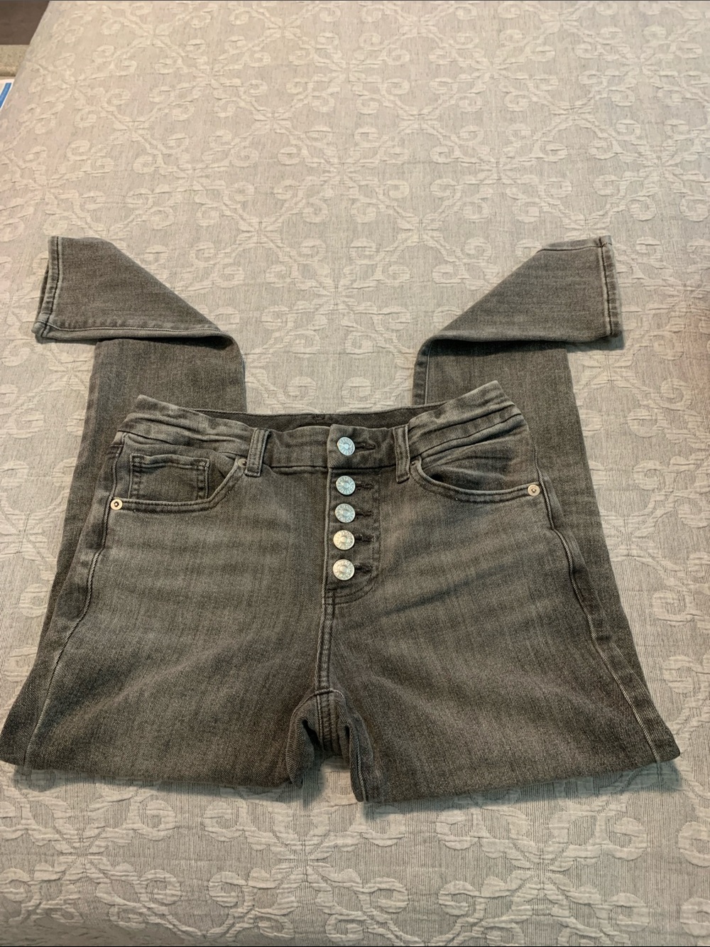 Express Skinny Mid-Rise Grey Button-Fly Jeans (Size 4; No Tag)
